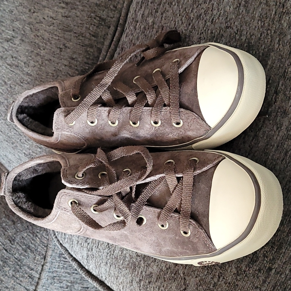 UGG Sneakers NEW Size 7